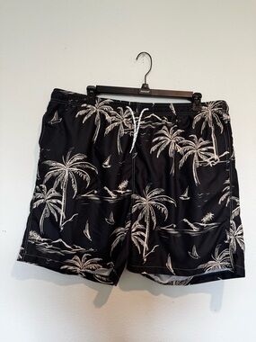 Men’s SHEIN Black Swim Trunks with White Palm Print 5xl fits like 2xl